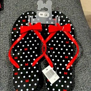 NWT Women’s Minnie Mouse flip flops size 10